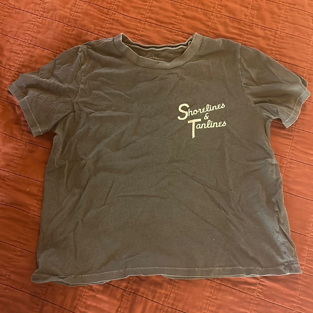 Billabong cropped t-shirt.